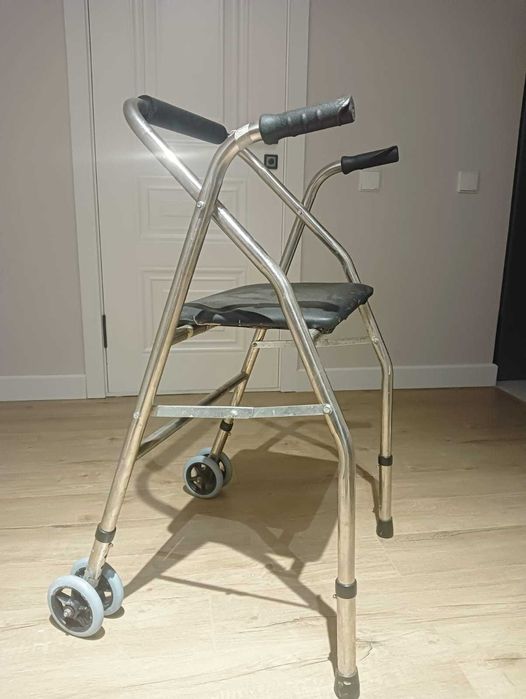 Опоры-ходунки складные прогулочные