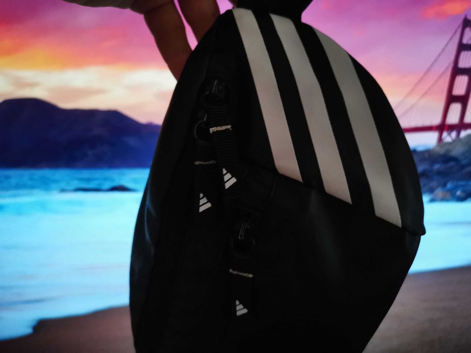 Оригинална чантичка-паласка Adidas Future Icon