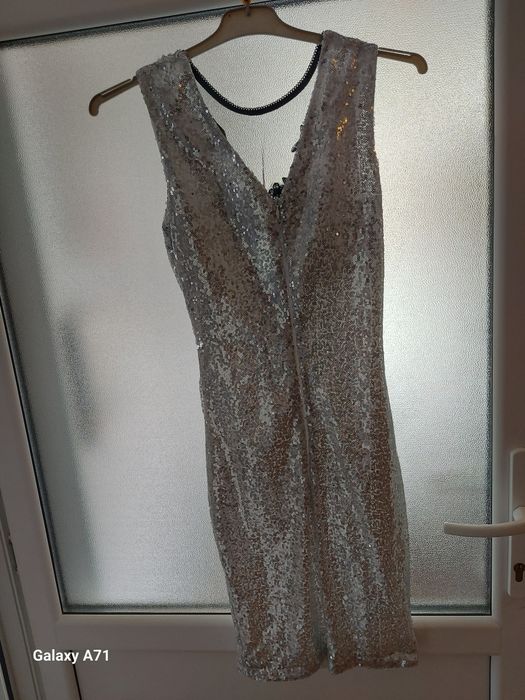 Vând rochițe petrecere