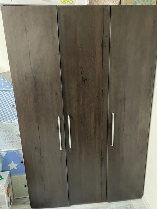 Продавам гардероб „Офелия“ – почти нов