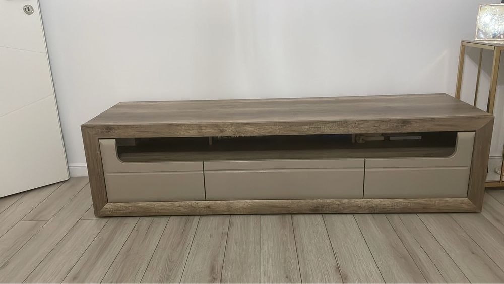 Comoda TV 399 lei