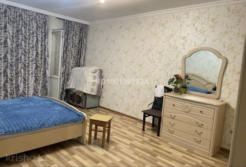 Срочно продаю спальный гарнитур