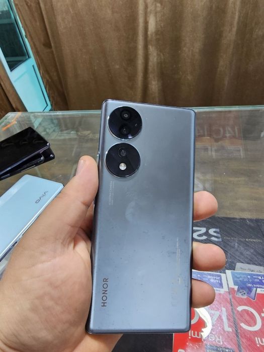 Honor 70.  128gb