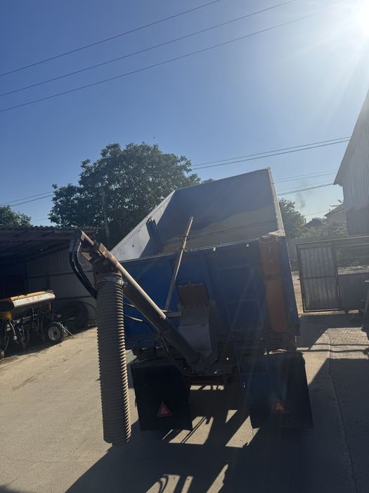 Remorca basculabila cu snec