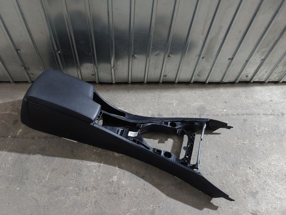 Cotiera consola centrala BMW E90 E91 E92 E93