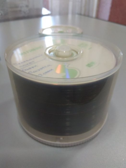 Пустые банки из под болванок