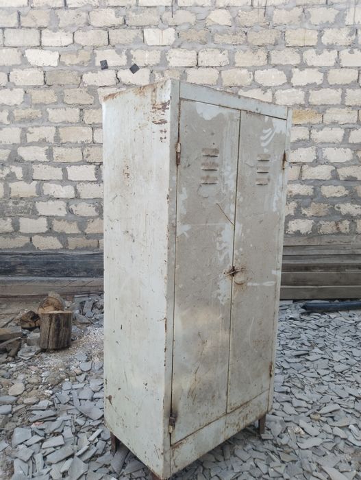 Металлический шкаф