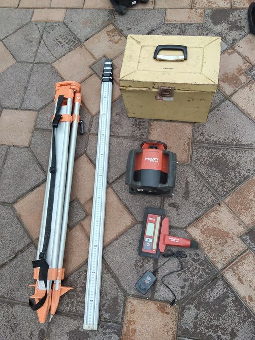 Laser de exterior HILTI PRI 36 cu raza verde că și noi