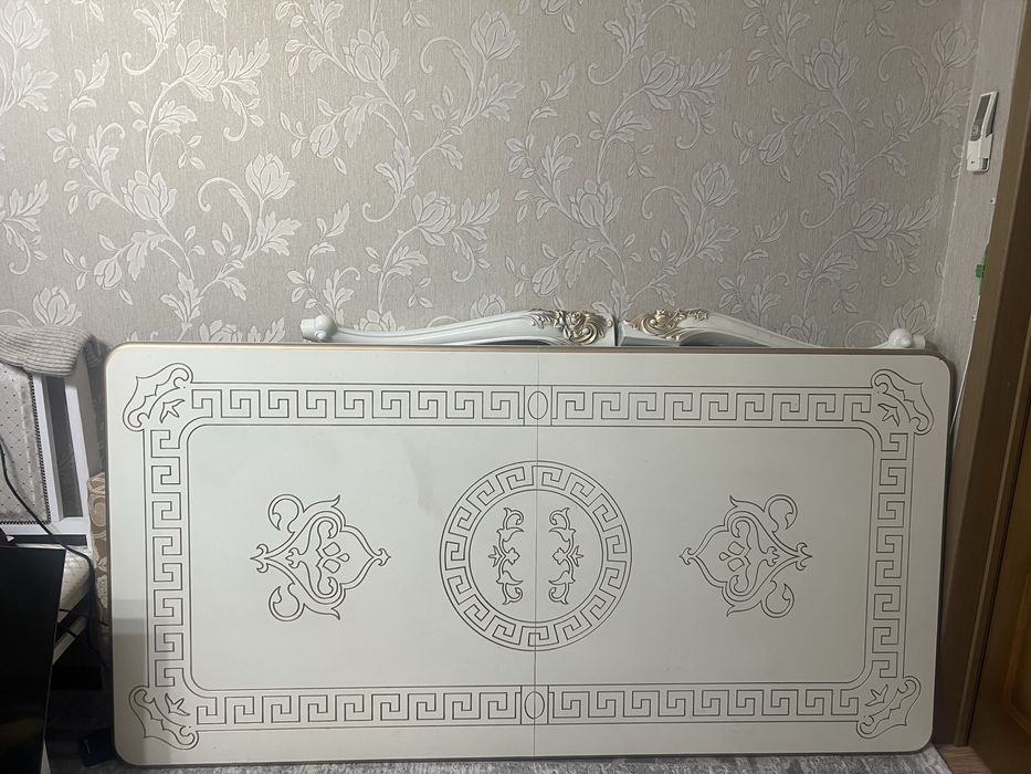 Стол большой, гостевой,