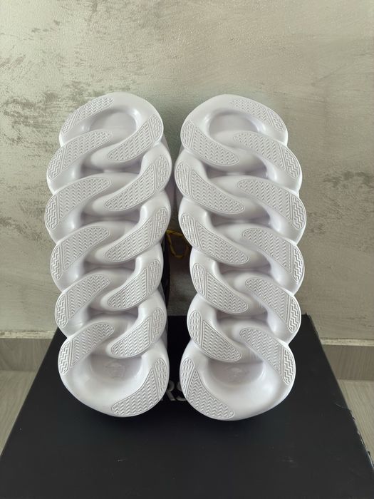 Versace chain reaction