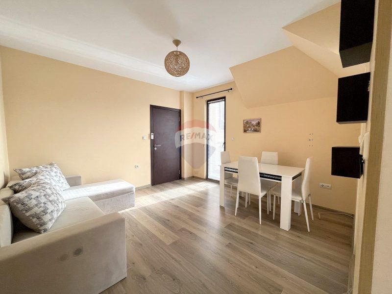 Продава се Тристаен апартамент в Свищов - 133 кв.м за 587 €/кв.м - Снимка #3