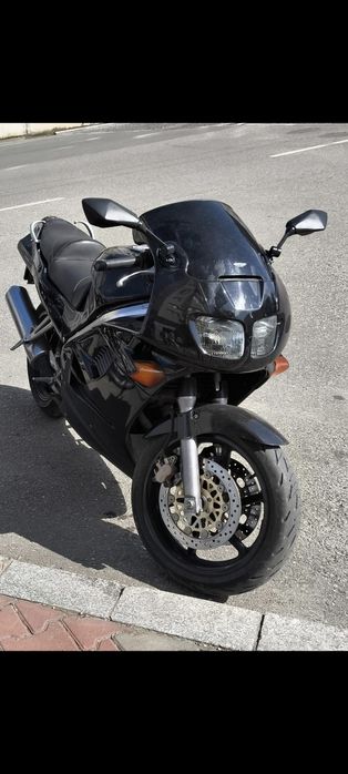 Honda VFR 750 RC36 1995 schimb cu naked pe injecție.