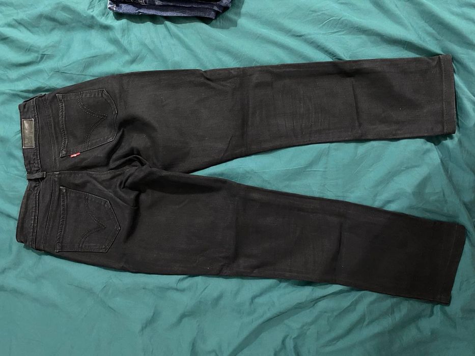 Blugi negri Levi’s