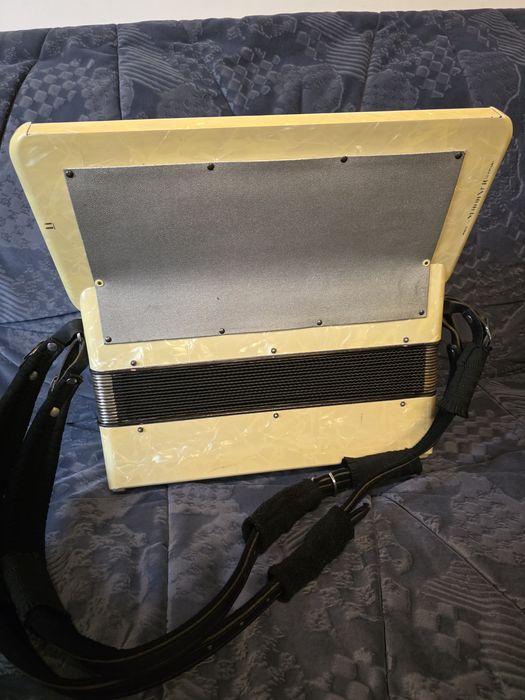 Hohner Tango 2 ,80 de basi ,bandon ,stare perfectă