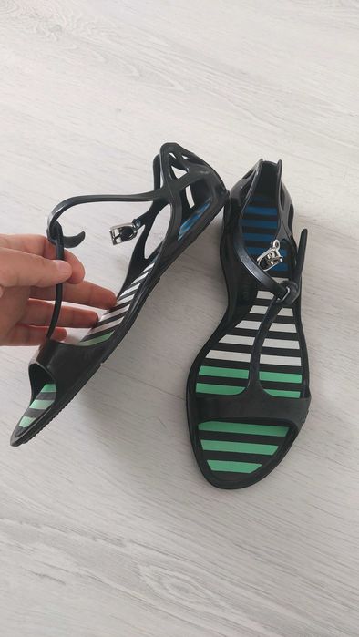 Продам сандали резиновые