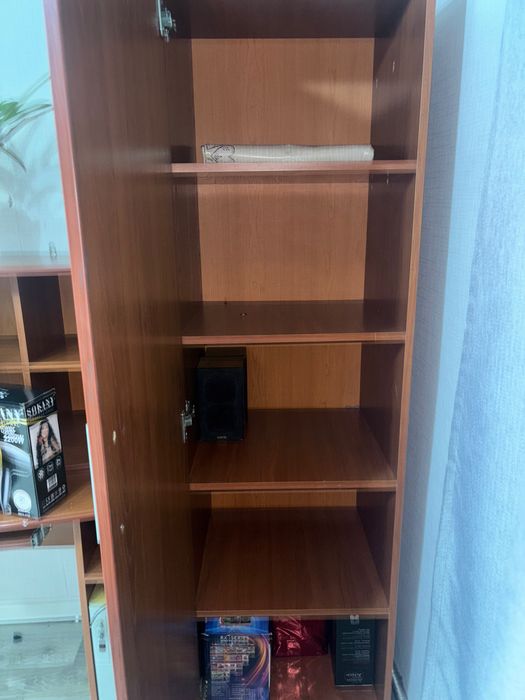 Продам компьютерный гарнитур,шкаф