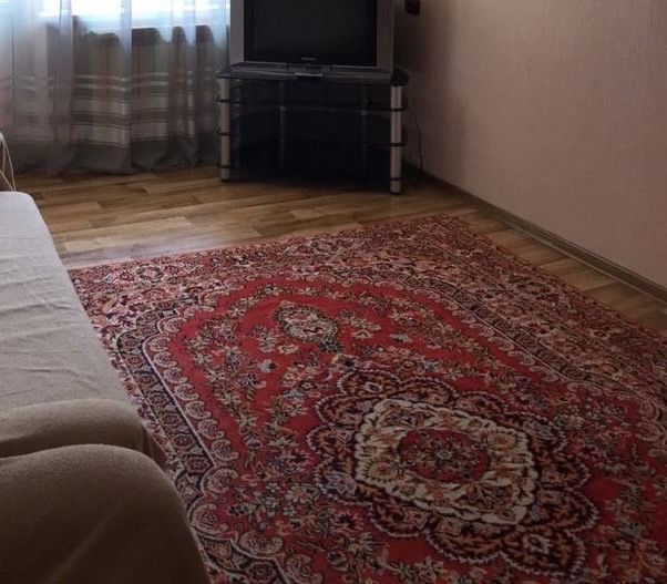 Ковер 2*3 м в отличном состоянии