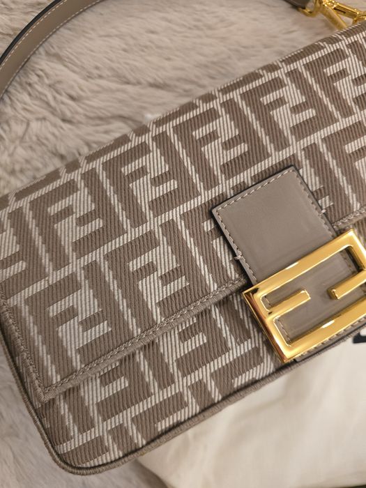 Налична чанта Fendi Baguette