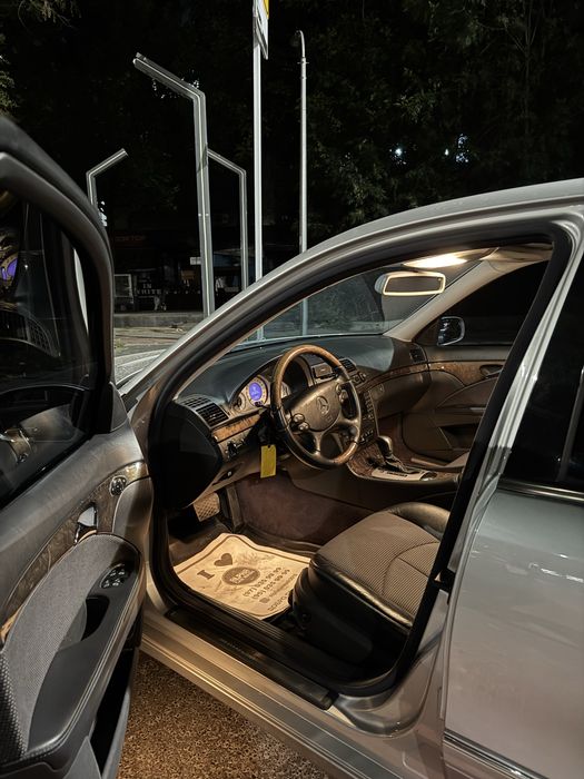 Mercedes Benz 240E