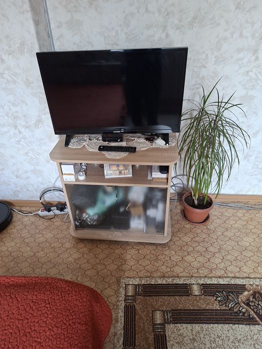 Приста и ракла и тв шкаф