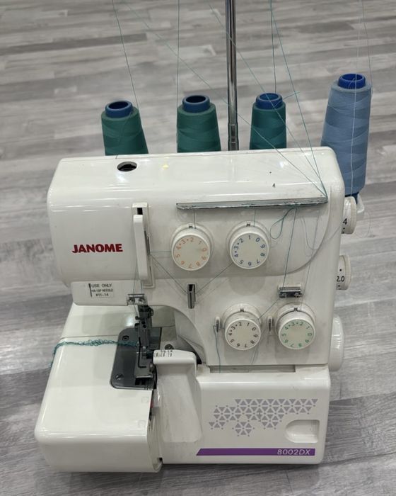 Оверлок швейная машина Janome