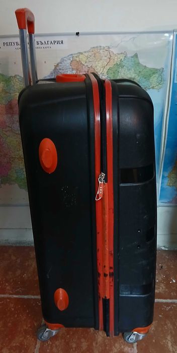 Куфар твърд голям