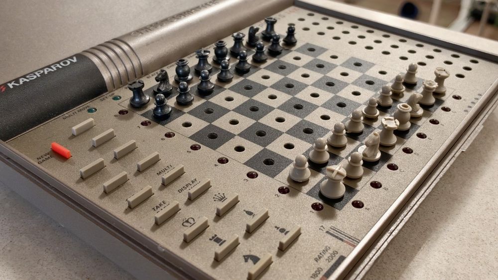 Joc de șah calculator Kasparov Express 16K