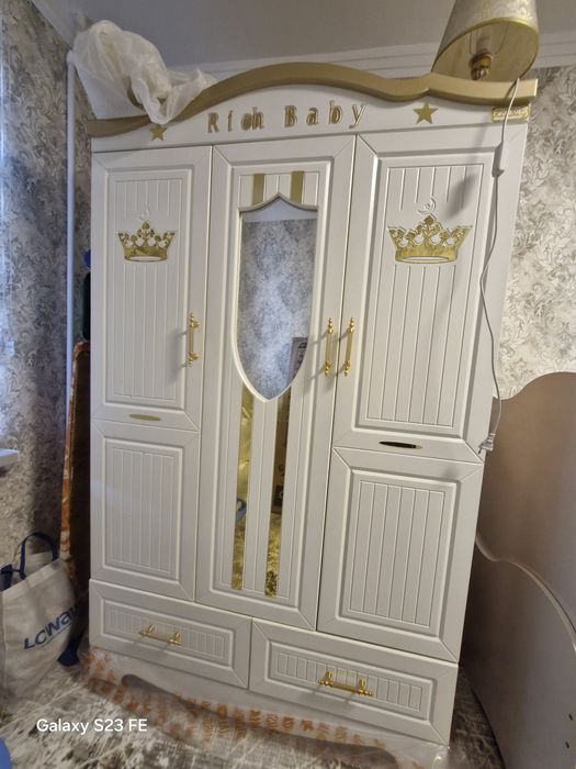 Детски кровать ва шкаф сотилади . Яп янгидак.