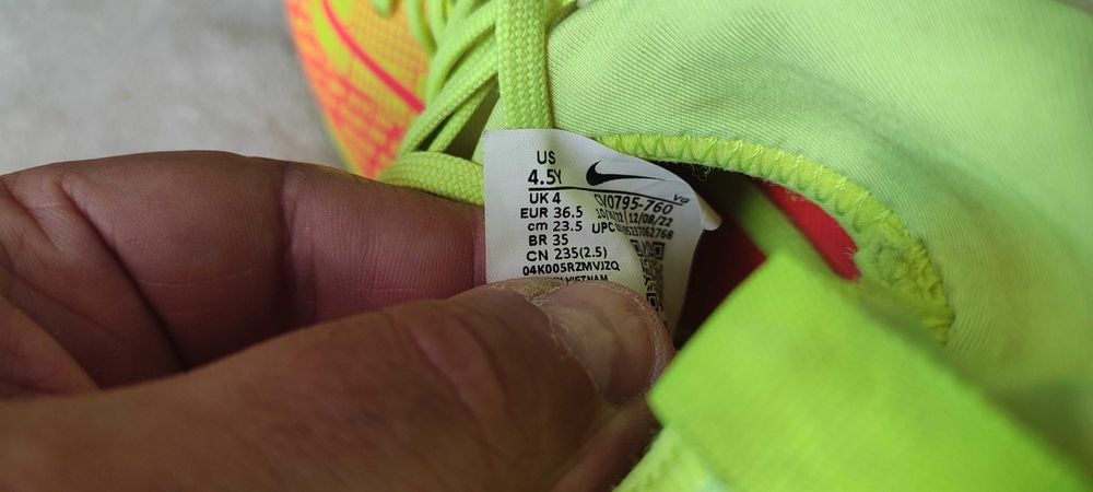 Бутонки NIKE Mercurial размер 35 и размер 36,5  и   ADIDAS размер 32