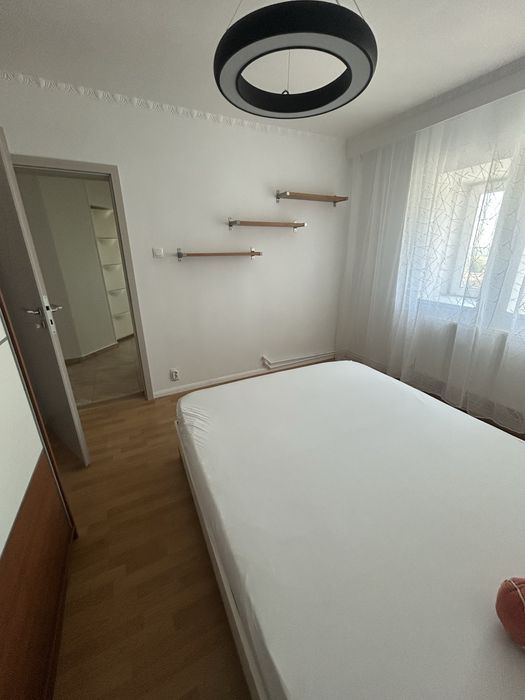 Inchiriez apartament cu 3 camere