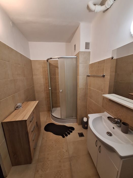 Închiriez apartament 2 camere decomandate, Craiova, ultracentral