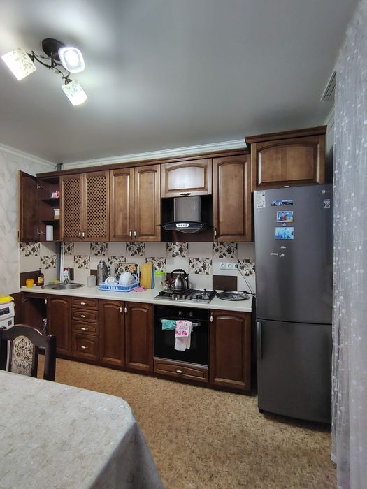 Продается трёхкомнатная квартира.  Береке.