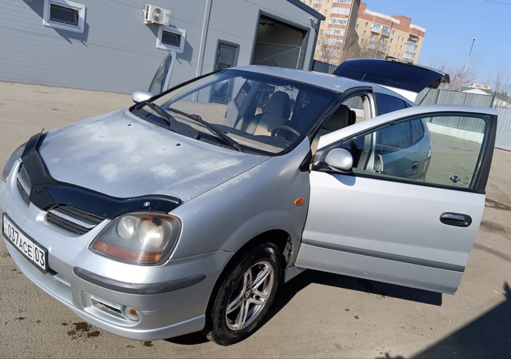 Срочно продам авто Ниссан