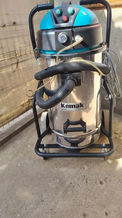 Vând aspirator de tapițerie Kemak!