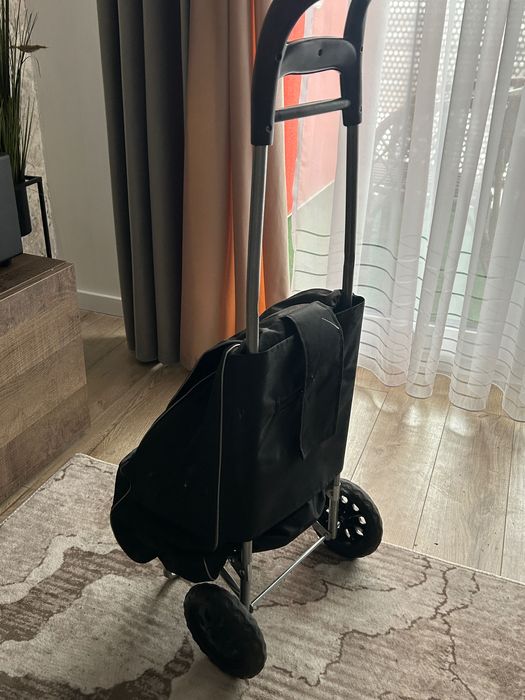 cărucior de cumpărături cu roți