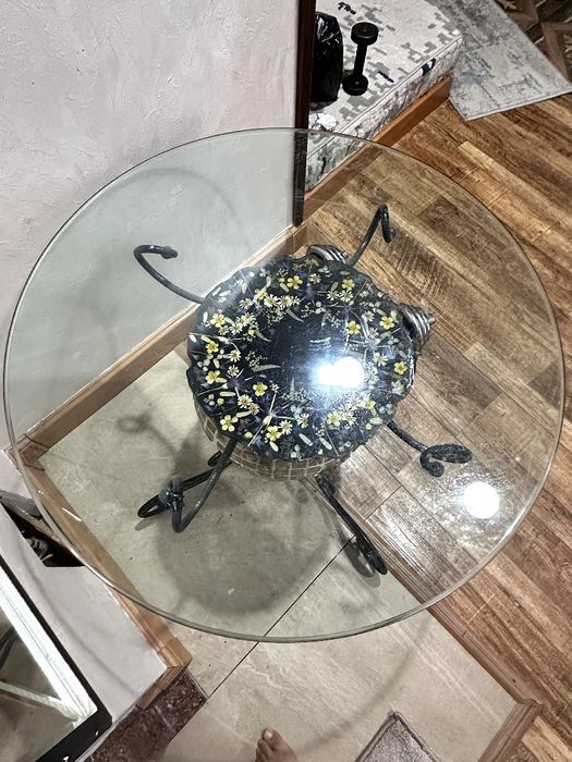 Продается журнальный столик.