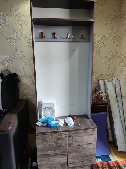 В прихожую шкаф продаётся