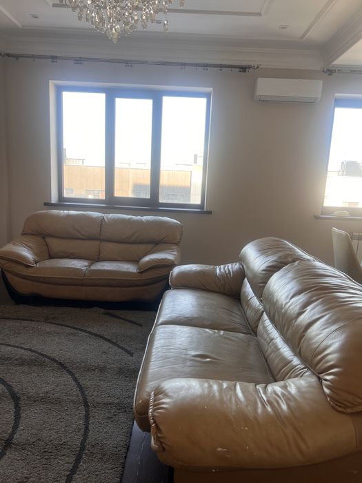 Продаю два дивана, оба раскладываются, кожаные