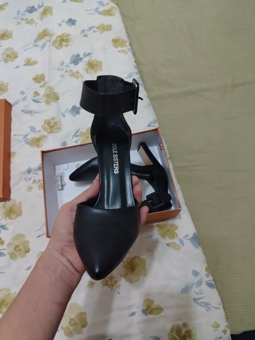 Женские босоножки