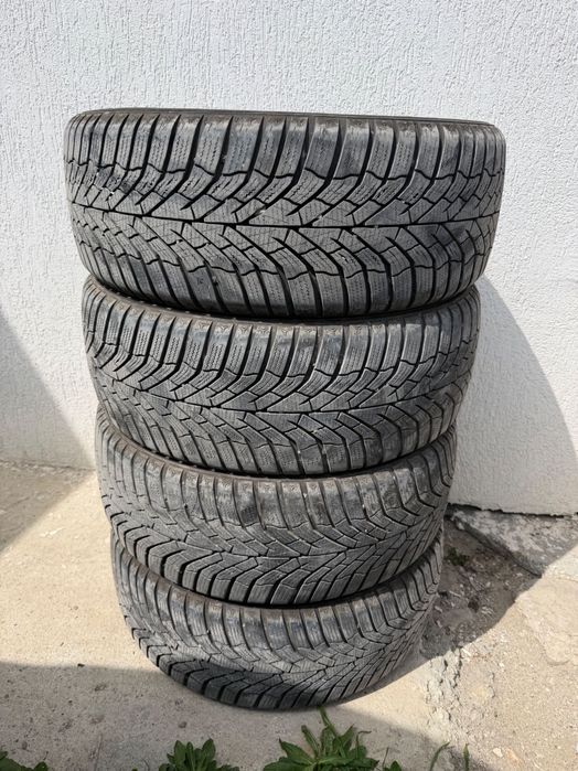 Зимни гуми 205/50R17 KUMHO