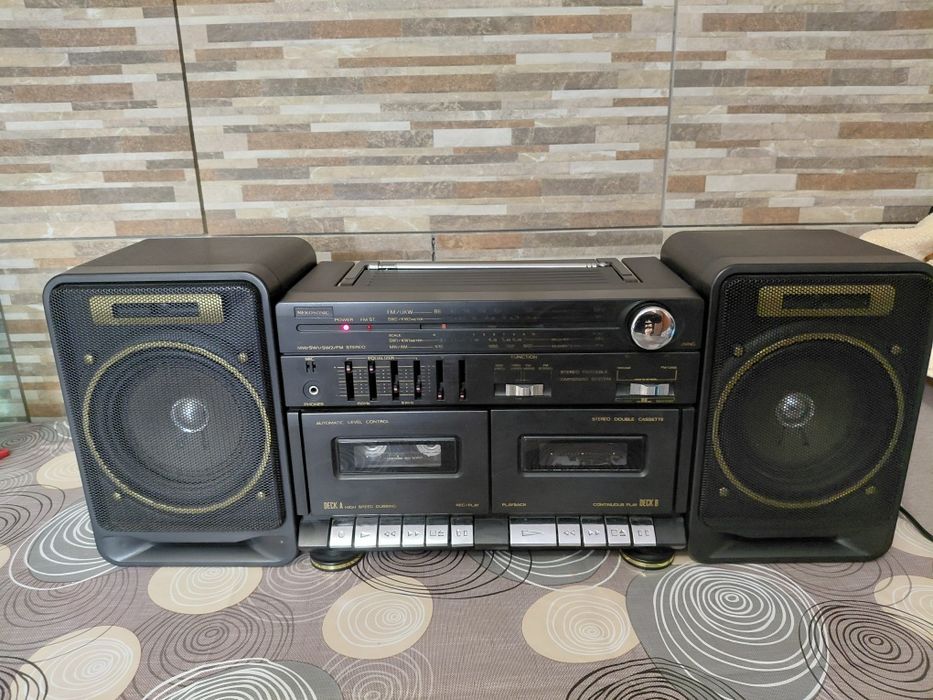 Японски радио касетофон