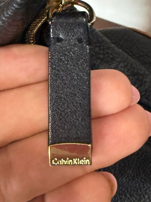 Calvin Klein чанта за рамо естествена кожа