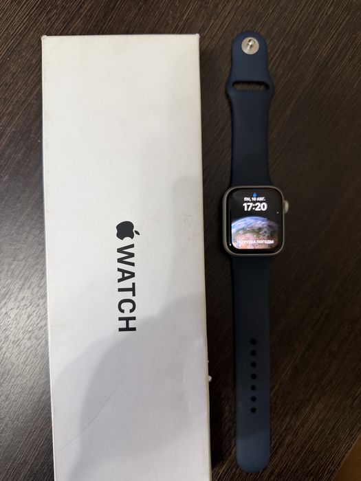 Продам Apple watch SE2