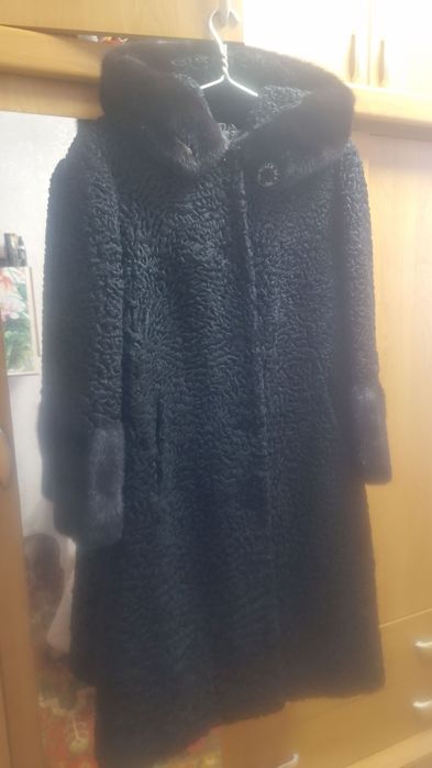 Срочно продам каракулевую шубу