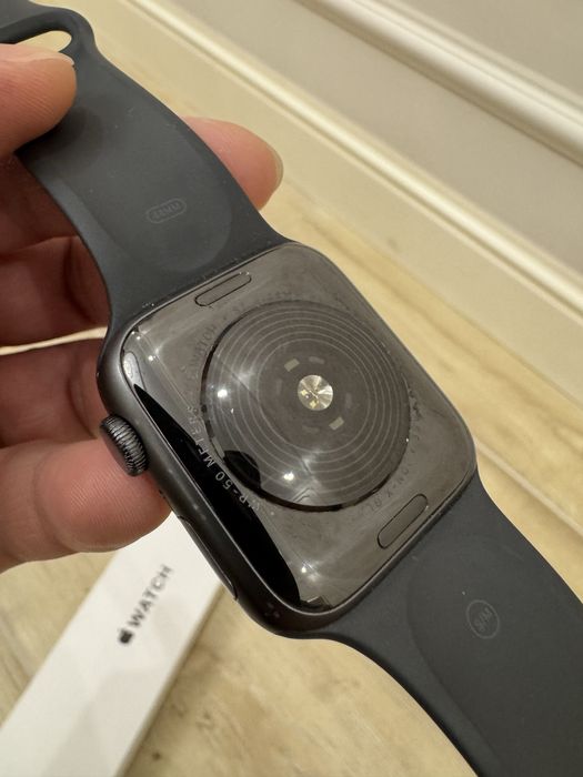 Продам Apple watch SE 44mm