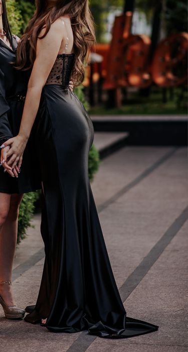 Vand rochie marimea 40(S-M), purtata doar cateva ore, pret 1200 negoci