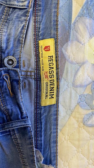 Продам джинсовые шорты