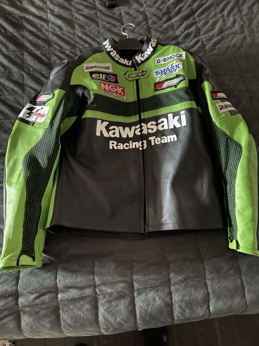 Продавам кожено мото яке