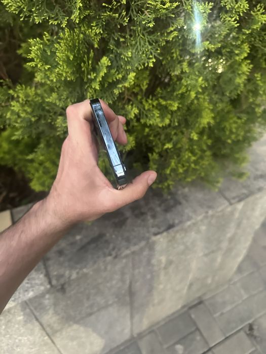 Продам телефон Айфон 12 Pro Max