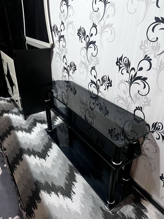 Стеклянная подставка для телевизор